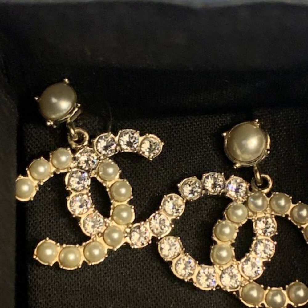 Chanel White Faux Pearls and Crystals - Picture 9 of 10